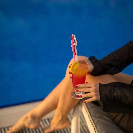 Sunset Aqua Lettings 아파트호텔