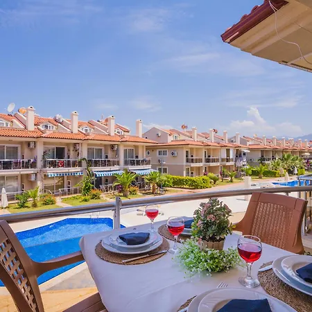 Sunset Aqua Lettings 아파트호텔