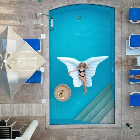 Sunset Aqua Lettings 아파트호텔 *