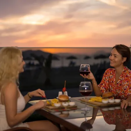 Sunset Aqua Lettings 아파트호텔